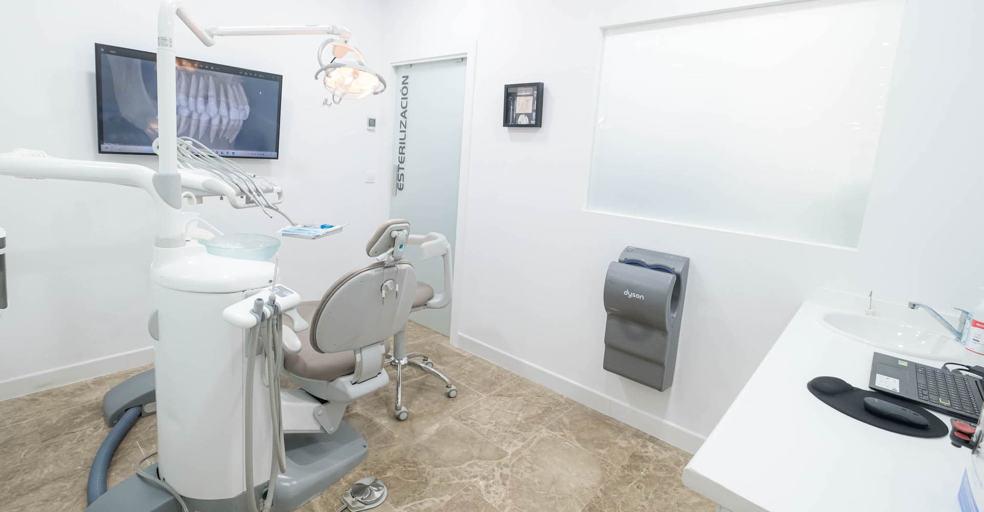 blanqueamiento-dental-jerez-separador-de-fondo-con-radiografia